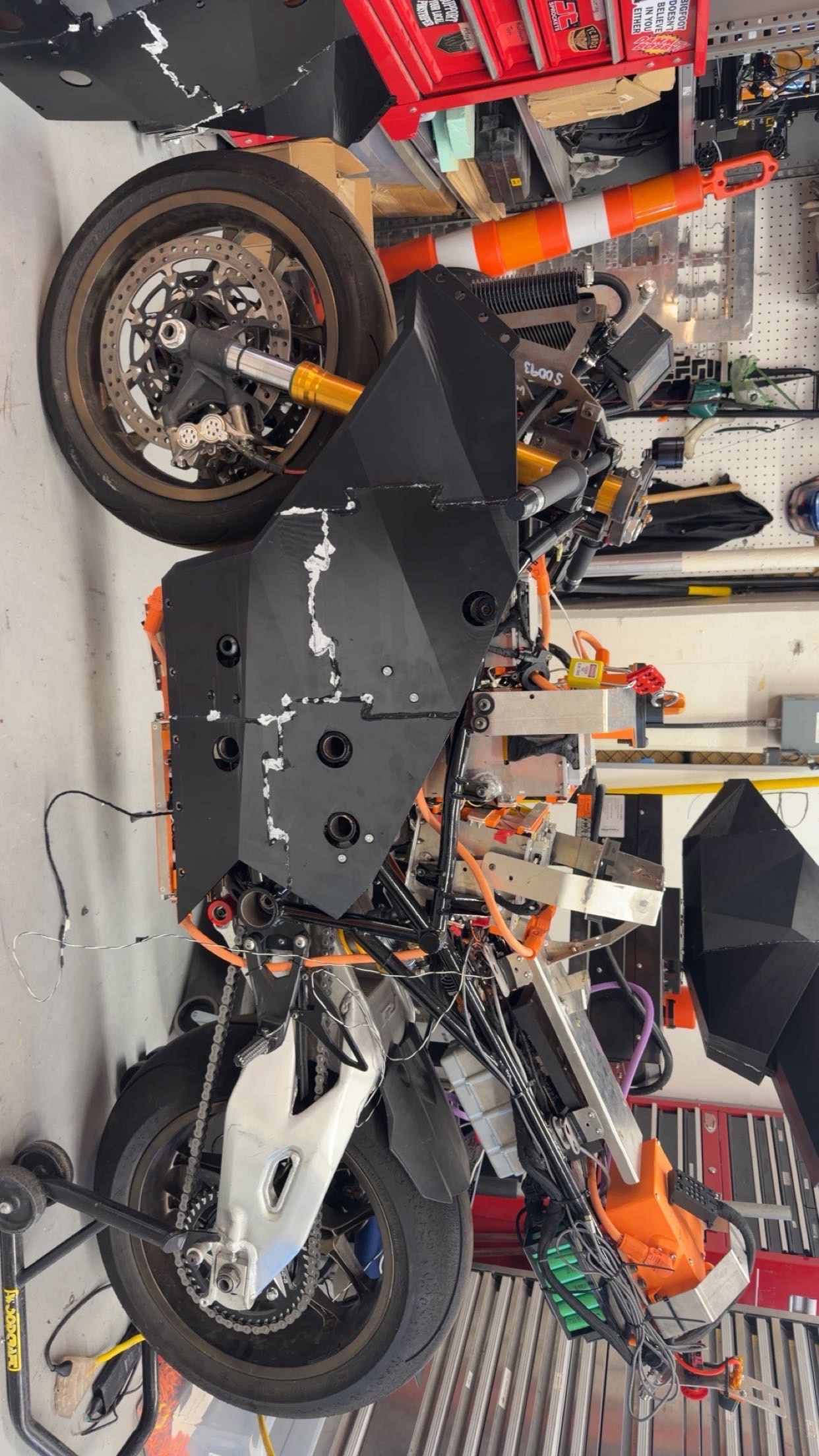 Side fairing mounted on bike