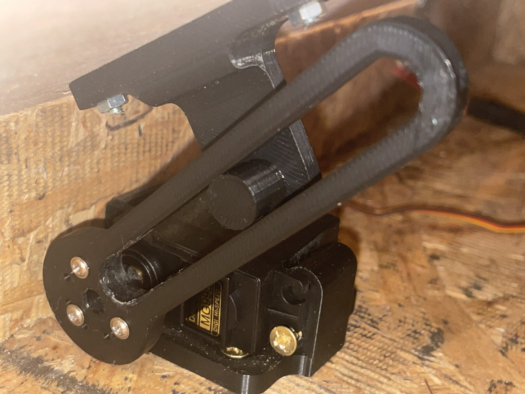 TIDY folding hinge mechanism — close-up
